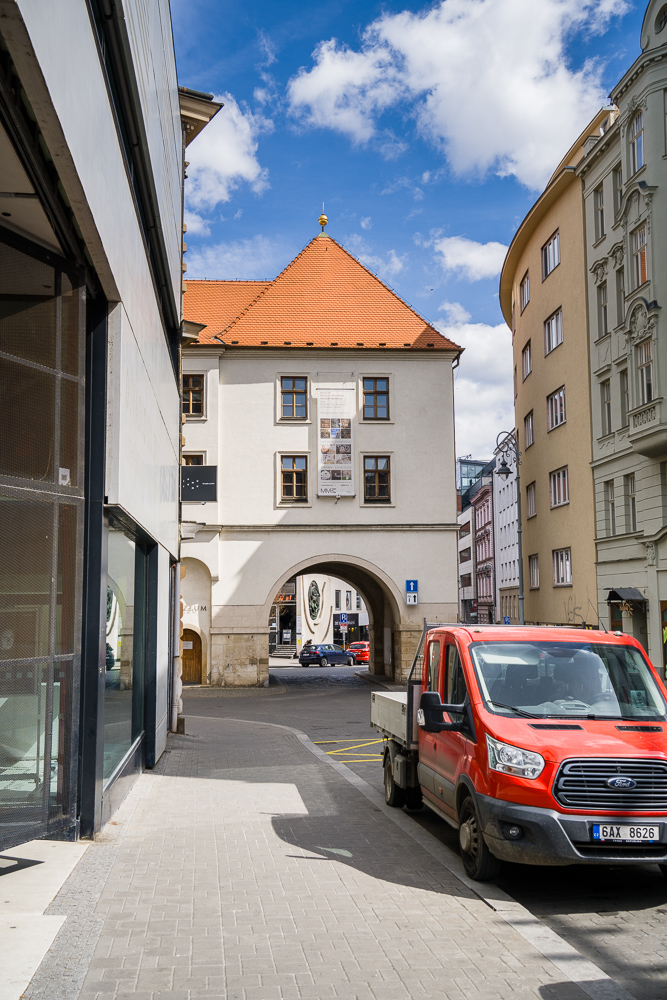 Eliminate Distractions in Your Photos: gate