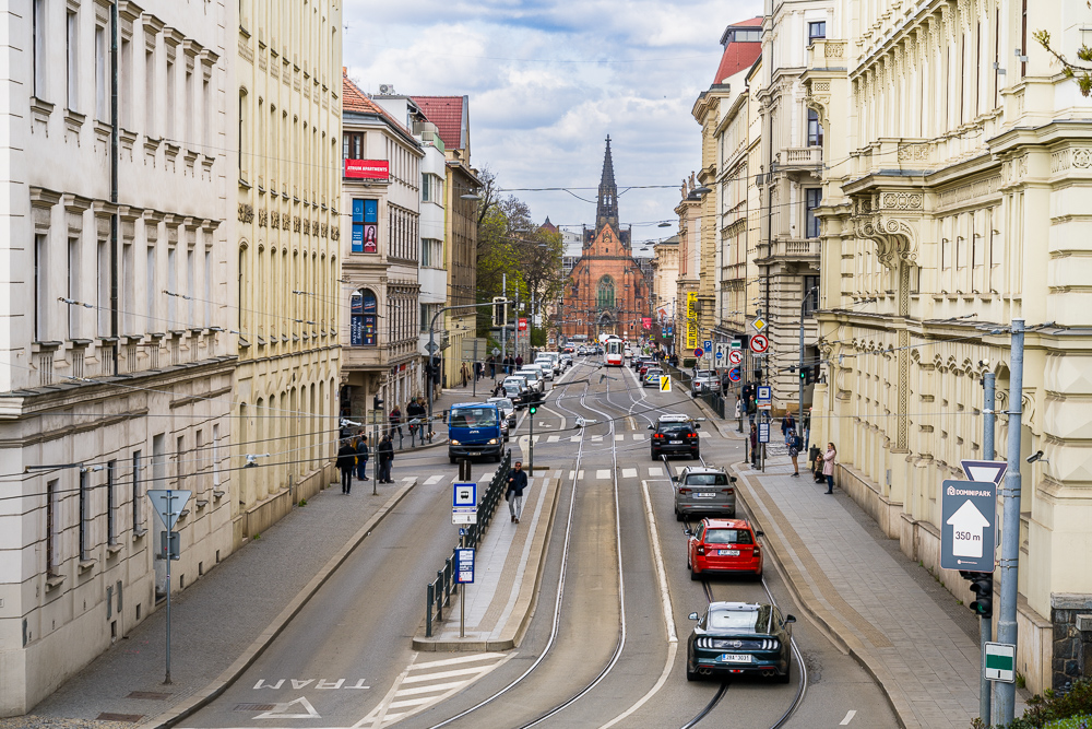 Eliminate Distractions in Your Photos: street